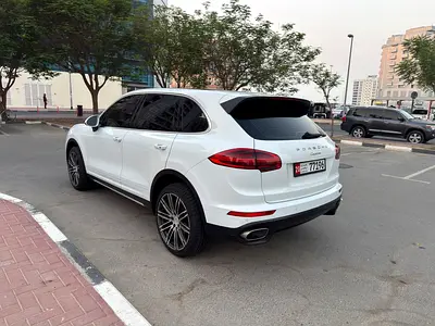 2016 Porsche Cayenne Standard GCC Specs