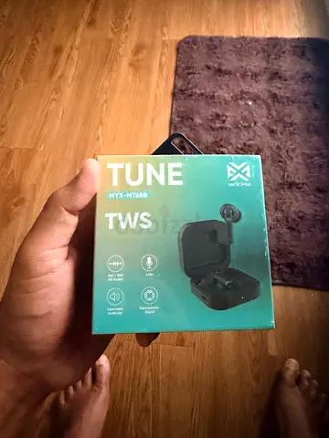 BRAND NEW TUNE TWS Wireless Earbuds with Charging Case - New/Sealed Box full