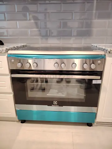 Brand New Electrolux freestanding gas cooker with oven & hood