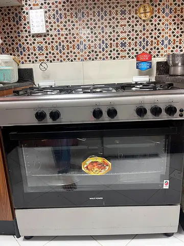 Distress Sale ! Aed 400 5 burner stove with oven in Good Working Condition