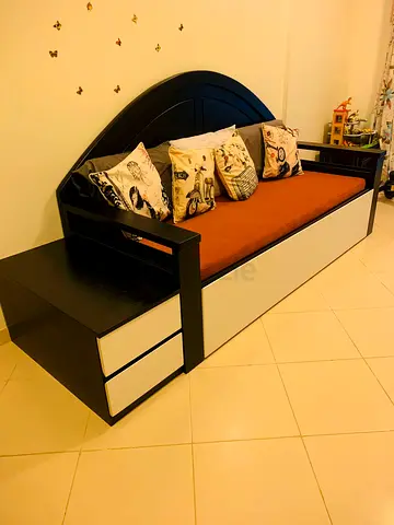 Urgent sale! Daybed with Side Drawers and Cushions - Solid Wood Frame