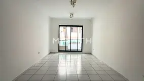 FAMILY BUILDING || PRIME LOCATION || COVERED PARKING || HUGE TERRACE