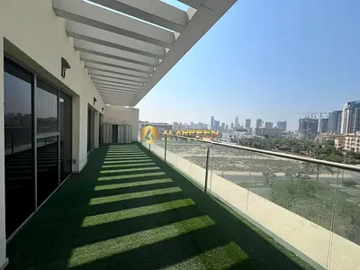 Park View | 12 Cheques | Terrace with City View