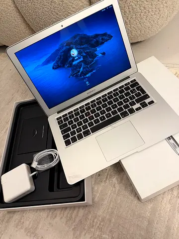 MacBook Air A1466 2017 Core i5 - Open Box like New
