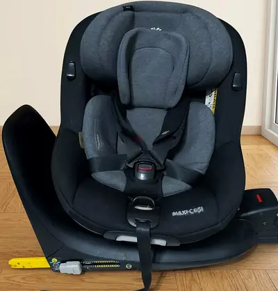 Rotating 360 .Maxi cosi mica isofix