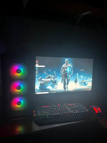 Gaming pc with 28” LED AED 850