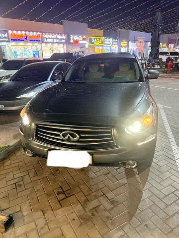 2016 Infiniti QX70 Luxury GCC Specs