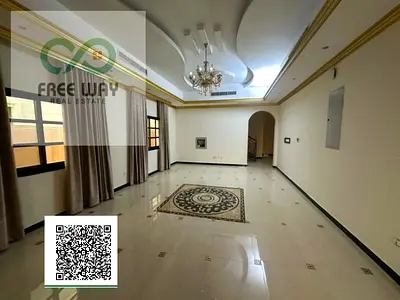 فرصة مميزة للسكن أو الاستخدام التجاري! 📐 المساحة: 5,000 قدم مربع 🏠 مواصفات الفيلا: 5 غرف نوم مجلس 6 حمامات
