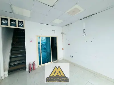 محل تجاري للإيجار | مساحة 700 قدم² شاملة الميزانين | حمام خاص | شارع الكويت | النعيمية 2 عجمان | تخفيض السعر إلى 35,000 درهم | قابل للتفاوض لسرعة التأ