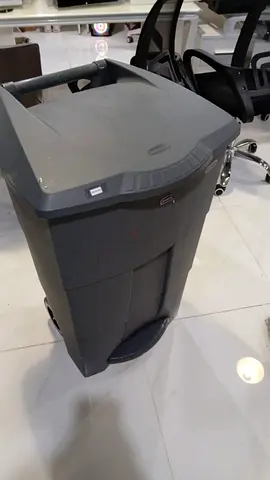 Used grey step trash bin with lid - 50L (good condition)
