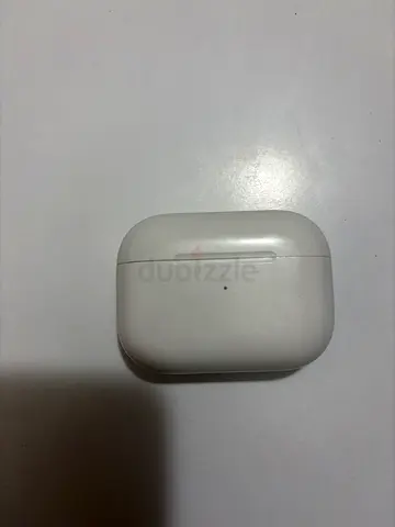 Used Apple AirPods Pro (1st/2nd gen) white charging case - working