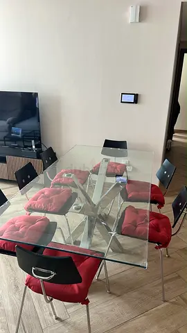 Glass Top Dining Table with 7 Chairs (red cushions) - Good Condition size 2,0 m x 1,0 m