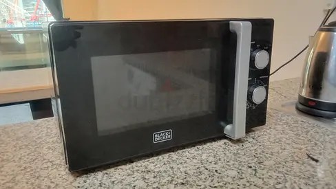 Black & Decker countertop microwave in good working condition