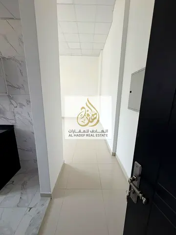 للايجار بعجمان استوديو اول ساكن  مساحه كبيره مطبخ منفصل بالراشديه 2 قريب من حديقة السيدات
