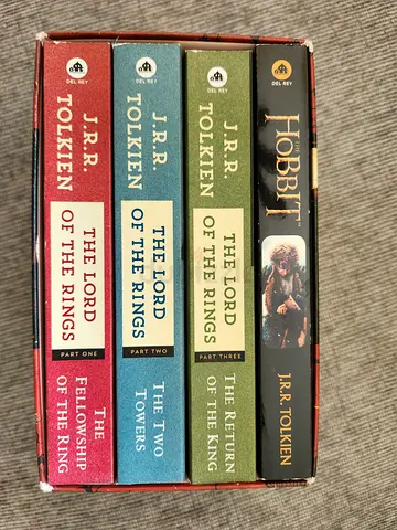 J.R.R. Tolkien boxed set: The Hobbit + The Lord of the Rings (4 paperback volumes)