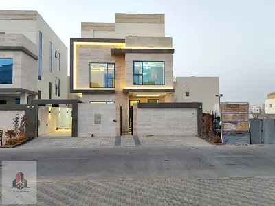 For sale: a distinctive villa with a swimming pool and an elevator.