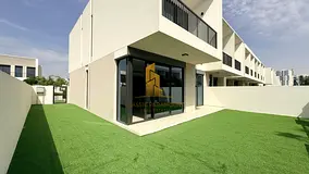VACANT | CORNER UNIT | VASTU | STEPS TO AMENITIES