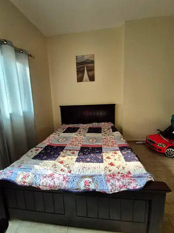 Queen Size MDF Wood Bed with Medical Mattress