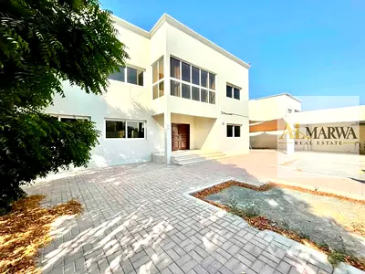 Spacious 3BR Villa Modern ready to move in good price