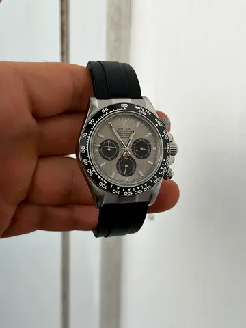Men's chronograph wristwatch with black rubber strap