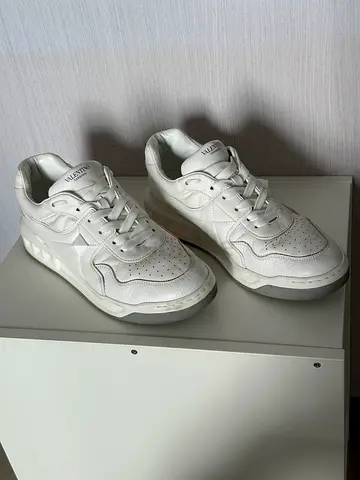 Valentino Garavani One Stud Leather Sneakers - White - Good Condition
