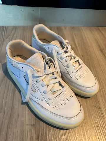 Reebok size UK 6 1/2 EU 40 White leather sneakers, lightly used (pickup Mosela - Greens)