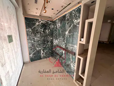 أكبر محلان تجاريان واسعان للإيجار | المنطقة الصناعية 4 – الشارقة | 6 شيكات