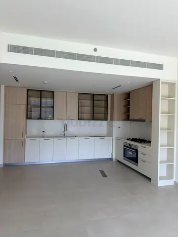 Brand New Kitchen with Built-in Appliances & BLUM Fittings