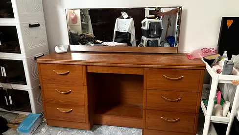 Wooden Dresser with Mirror and Six Drawers - normal Condition