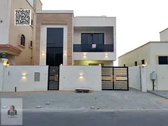 For sale: an upscale villa with 6 master bedrooms and a roof terrace.