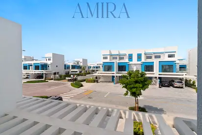 Amenities Nearby | Brand New | Family Friendly | 2 Parkings