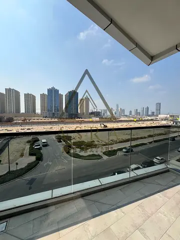 شقة استوديو | V2 مدينة دبي الرياضية | شرفة مطلة على المدينة