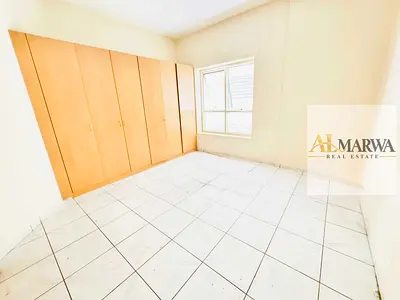 EXTRA SPACIOUS 3BHK•STYLISH AND CLEAN•WELL MAINTAINED BUILDING•PRIME LOCATION•
