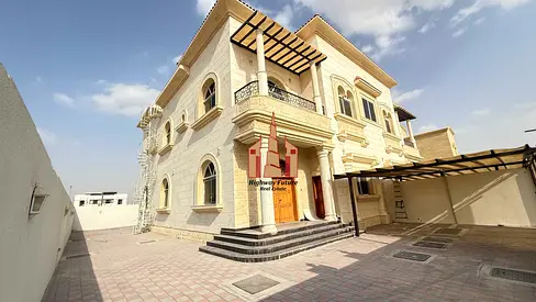 Luxury 5BR Villa With Maidroom For Rent in Hoshi