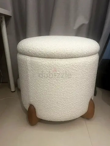 Wimarsbon Round Bouclé Storage Ottoman / Vanity Stool (Wood Legs)