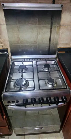 Used 4-Burner Gas Cooker with Built-in Oven and Cover