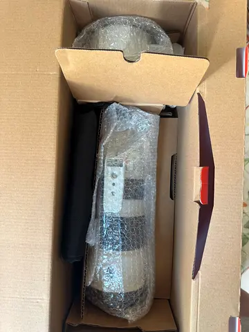 Sony 200-600 lens. Immaculate condition.