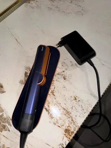 Dyson Airstrait