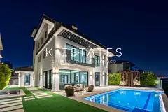 Fully Upgraded | Atlantis View | Private Beach