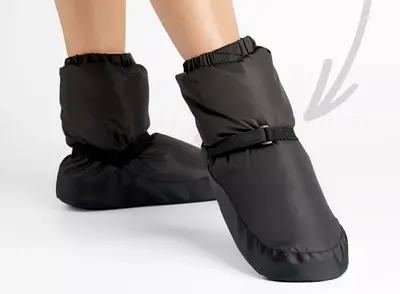 Warm up boots, black, Kids, size 28-30/ location Sharjah