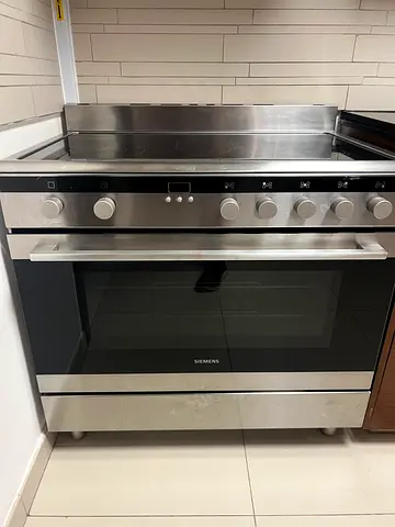 Siemens stainless steel electric oven in great condition for 2000 Dhs
