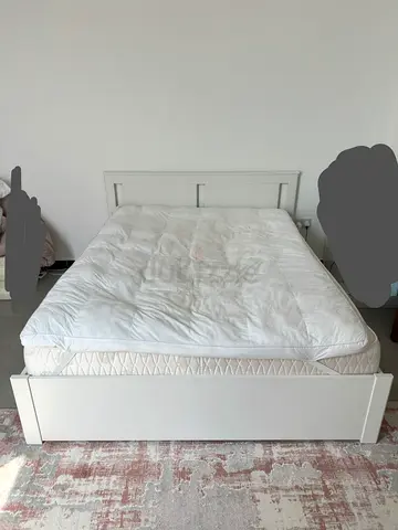 IKEA EXCELLENT CONDITION White wooden double bed with mattress & Topper mattress included 160*200CM