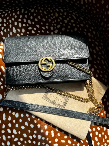 Gucci Black Leather Leather Interlocking G Wallet On Chain