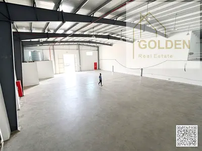 كهرباء 150 كيلوواط مستودع متكامل مع سكن عمال علي شارع رئيسي