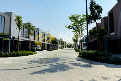Elegant Townhouse|Refined Living|Close to Entrance
