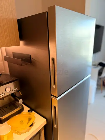 Samsung RT45 refrigerator and freezer in excellent condition.

• Capacity: 345 Liters