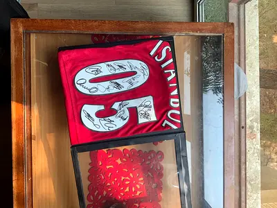 Signed Liverpool Shirt “The Miracle Of Istanbul”Autographed By The Entire Team Vintage 1 of 500