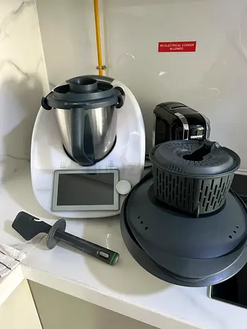 Thermomix TM6 – Excellent Condition – Complete with Accessories