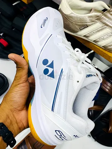 Yonex Indoor Court Shoes, lightly used, size available