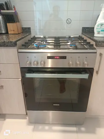 Siemens Stainless Steel Dual Fuel Top Gas Oven Electric Cooker with Oven - Good Condition